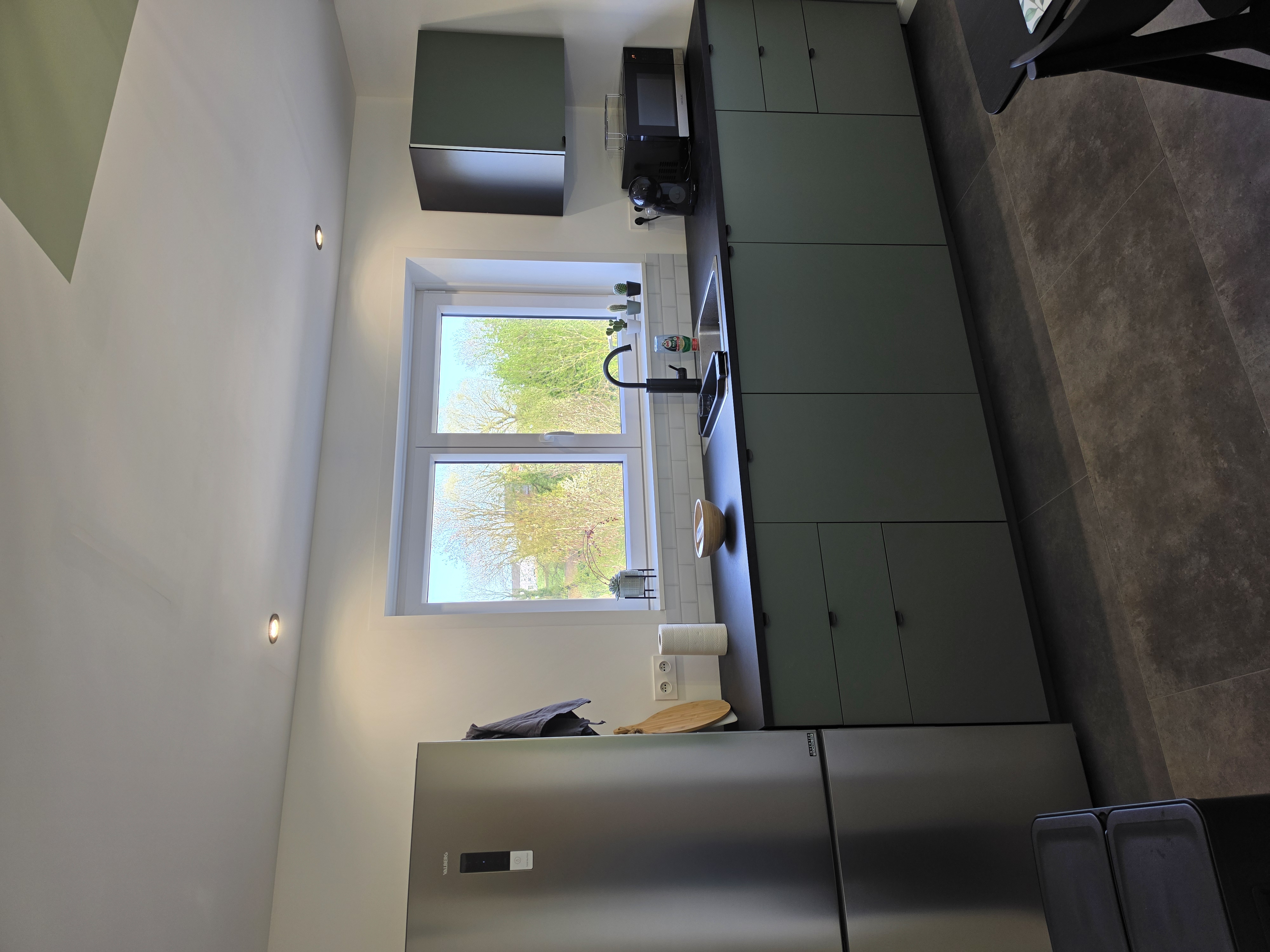 Location cabinet photo 4